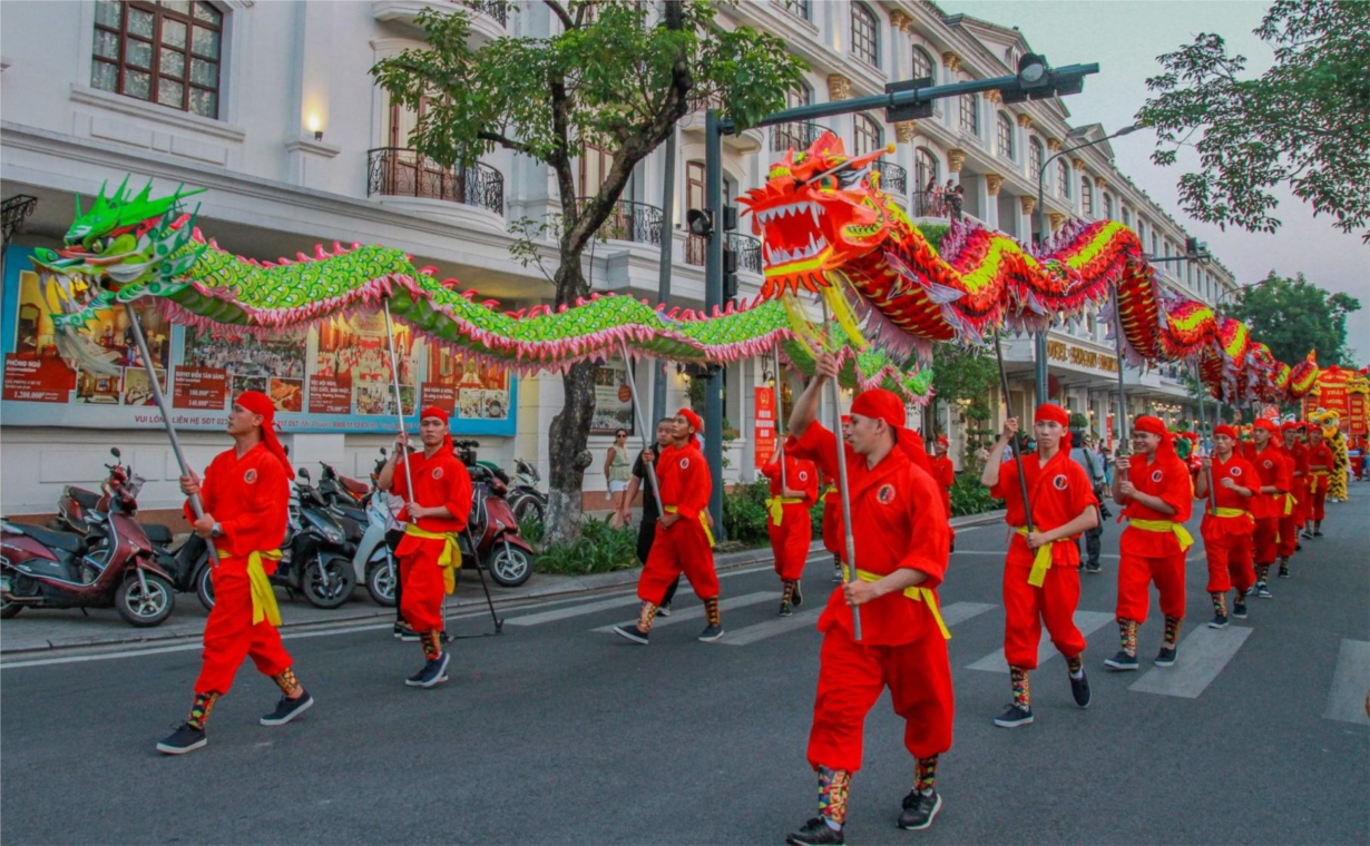 Khoảng 300.000 lượt khách tham gia Festival nghề truyền thống Huế 2023 (5/5/2023)